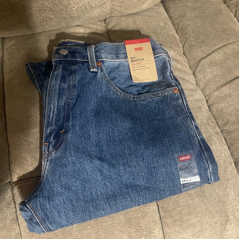 Levi's 517 Bootcut Jeans in Medium Blue Wash